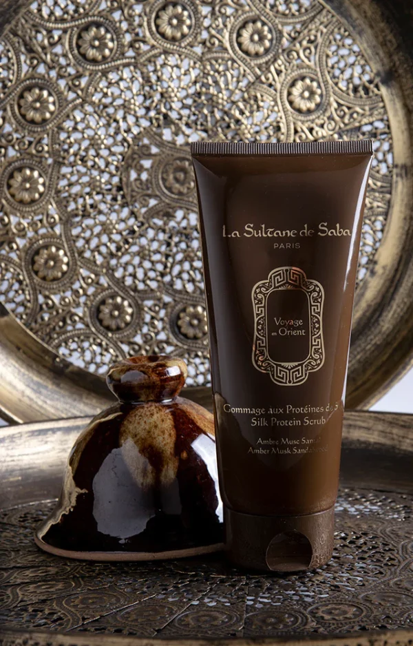 Gommage aux Protéines de Soie Senteur Ambre Musc Santal – Image 2